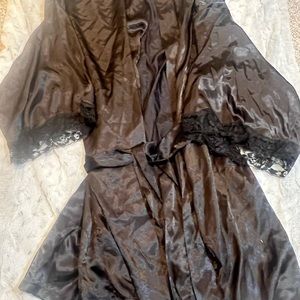 NWT Torrid 3 Satin short black Robe
